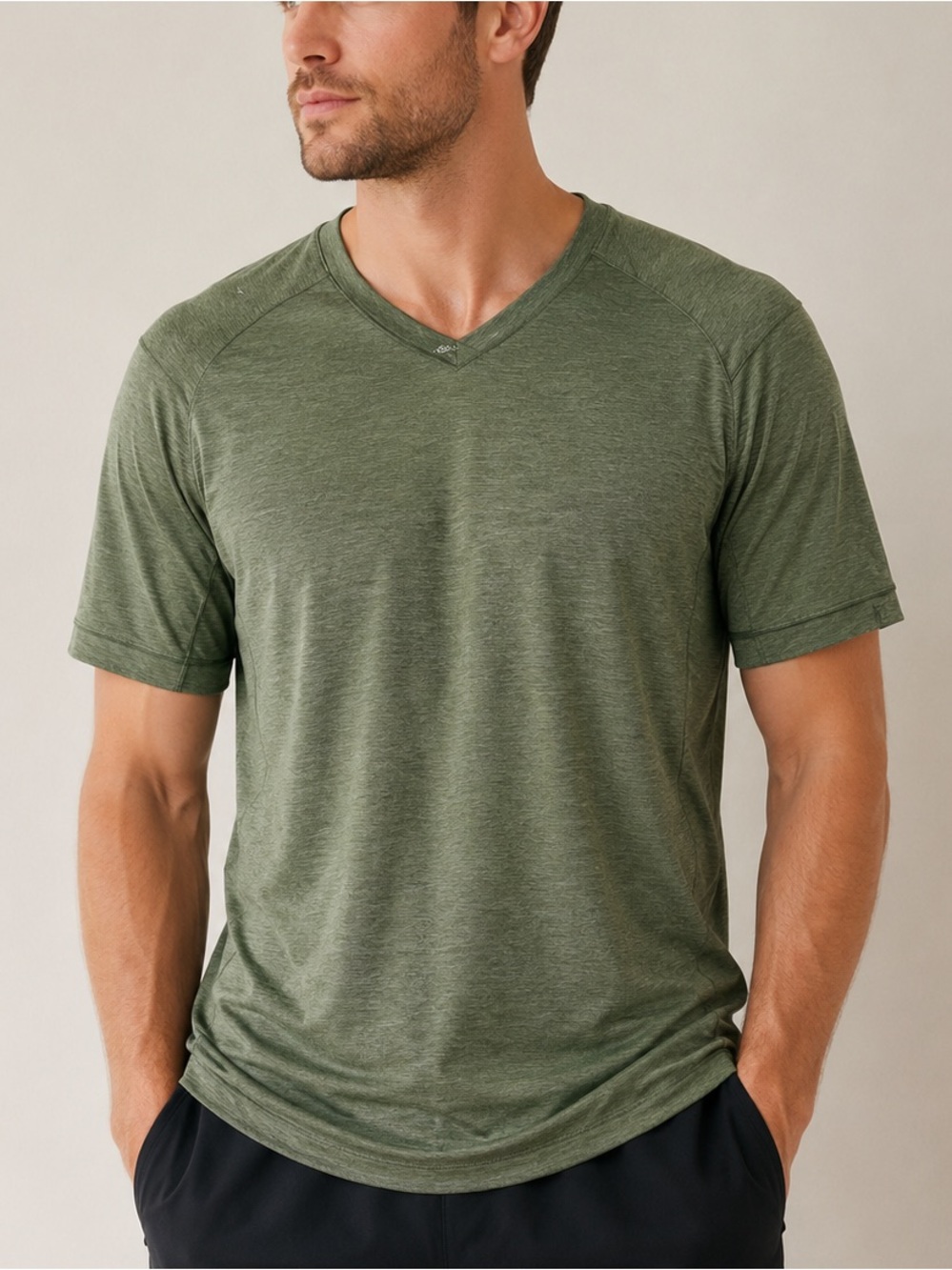 SUGOI Merino Wool Blend Athletic V-Neck T-Shirt Men’s Large Green